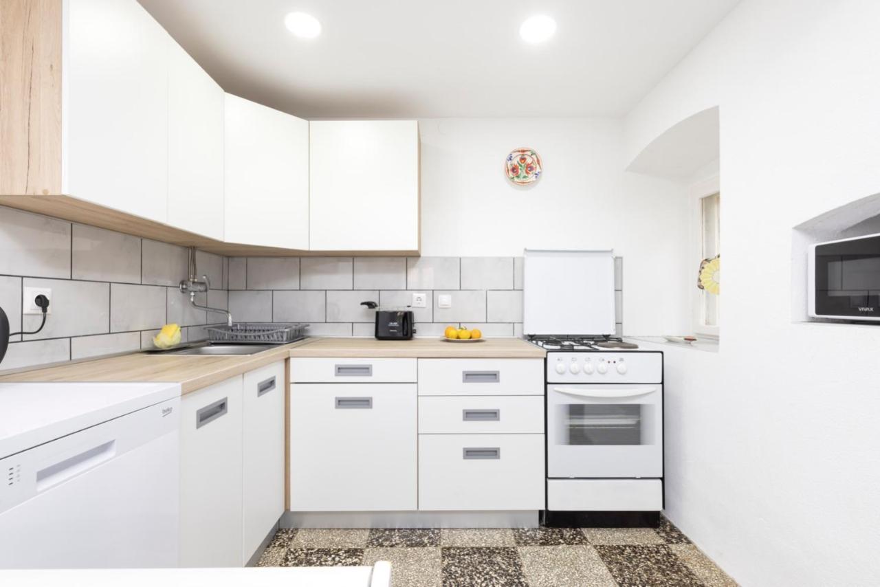 Apartments Ivna Veli Losinj Exterior photo